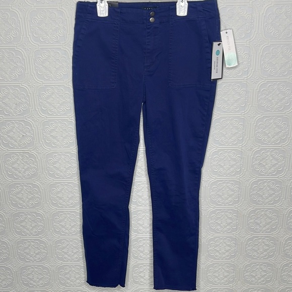 Tinsel Casia Frayed Hem Chino Pant In Navy - Picture 5 of 16